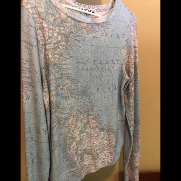 Rare ๐ฅ plain Wildfox map jumper - Picture 2 of 4